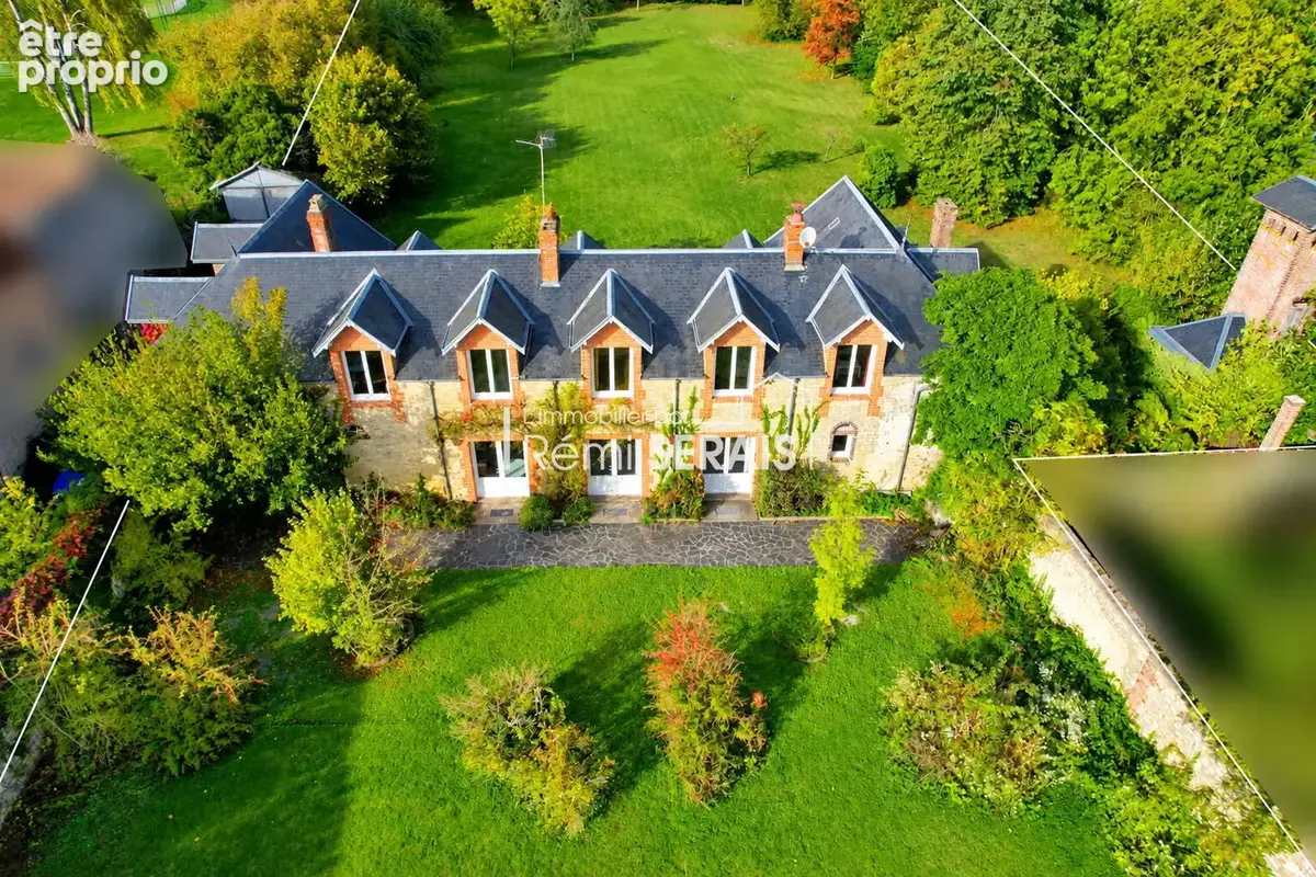 Le Merlerault, Une propriété de caractère au coeur du bourg, à l'abri des regards ! - photo 1