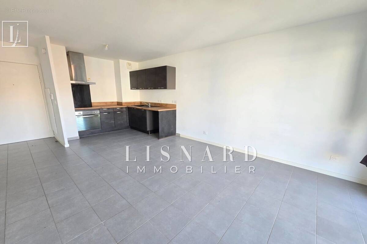 Appartement à VALLAURIS