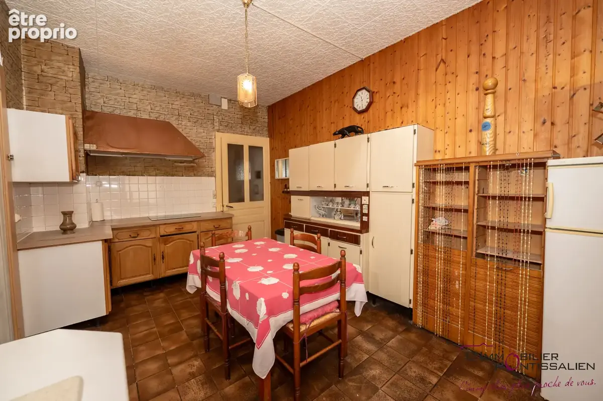 Frasne : maison individuelle offrant de beaux volumes, fort potentiel, garage - photo 6