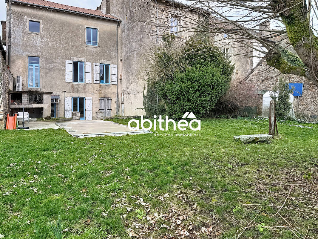 Maison à PIERRE-BUFFIERE