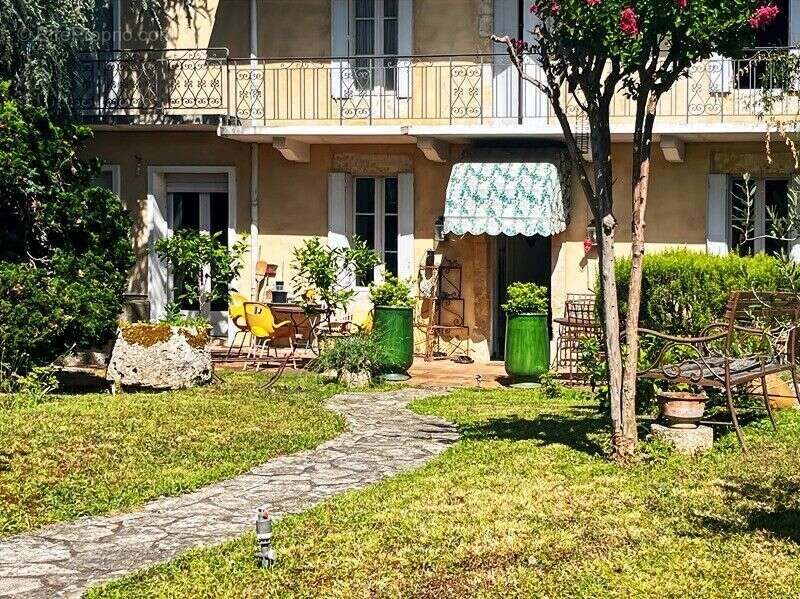 Proche du centre ville et des commerces de CONDOM, maison de caractère avec jardin et garage - photo 22