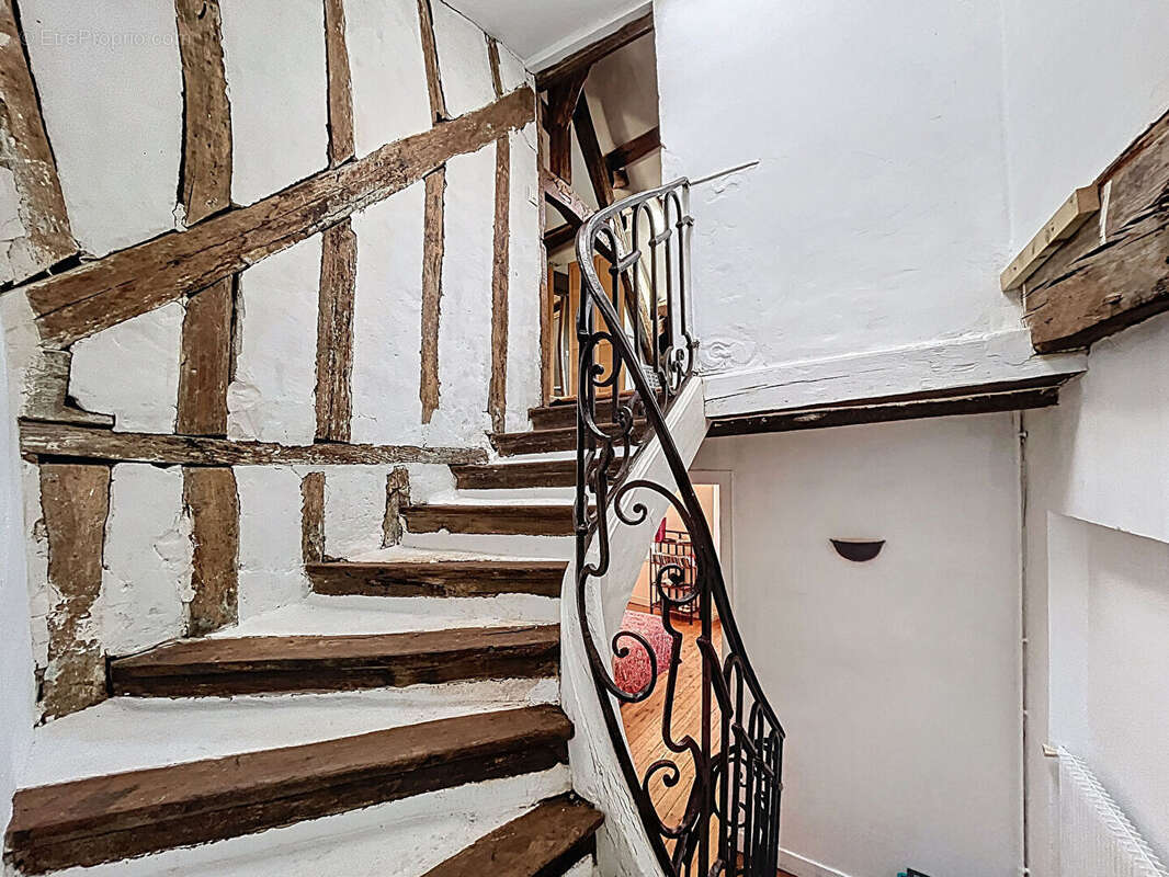 Maison à NEAUPHLE-LE-CHATEAU