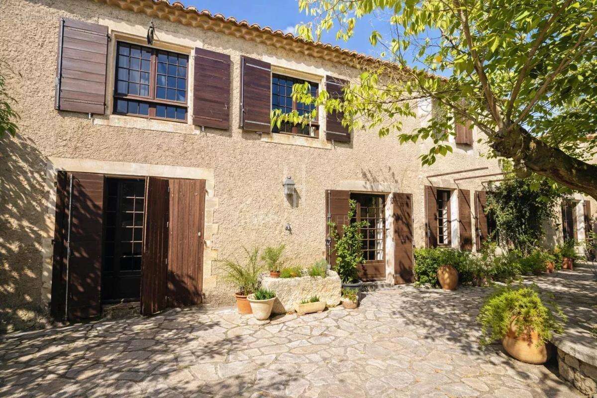 Maison à MOURIES