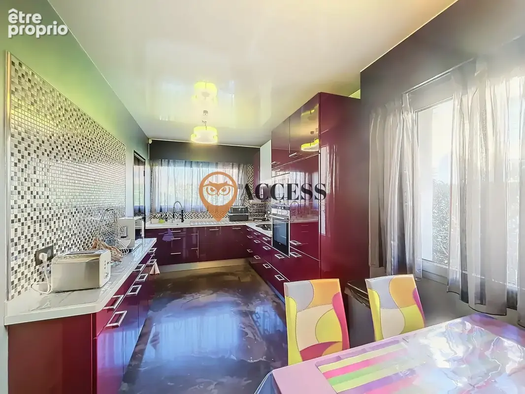 GROSLAY - Maison familiale édifiée sur 1070m2 de terrain ! - photo 5