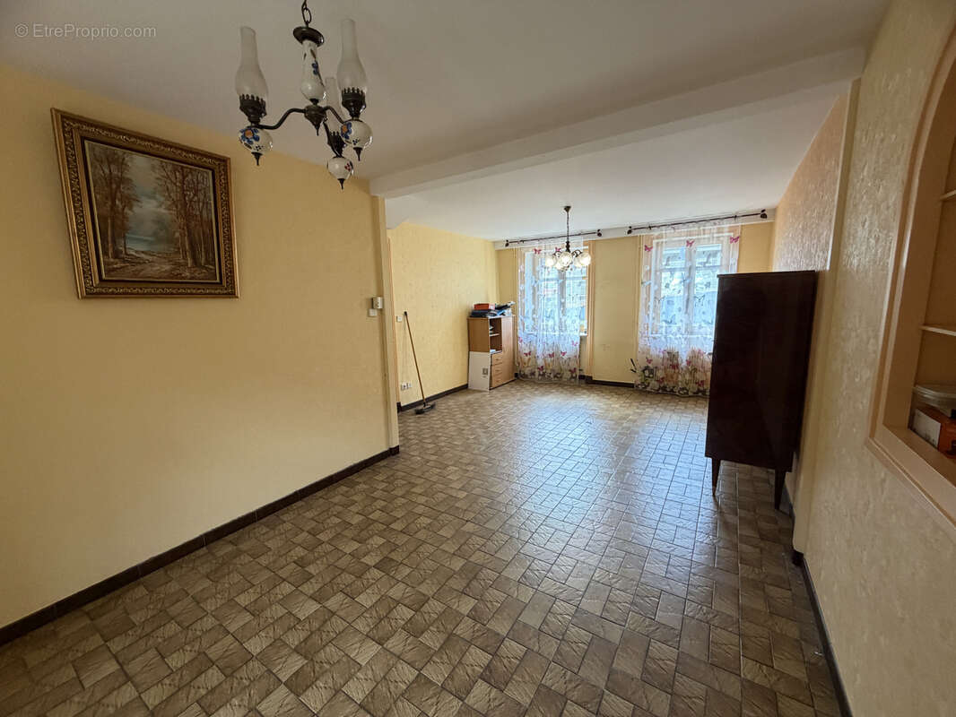 Maison à AMPLEPUIS