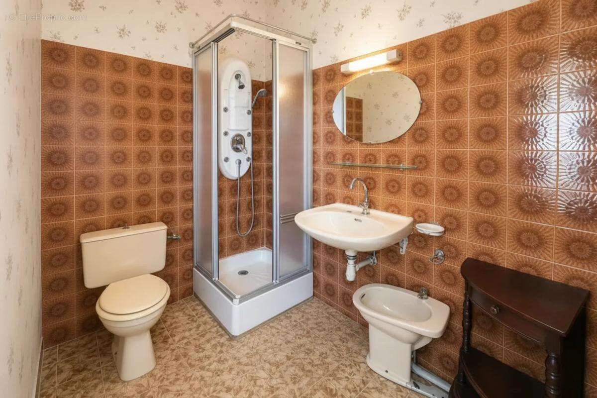 Maison en pierre avec étang et vastes dépendances - photo 8