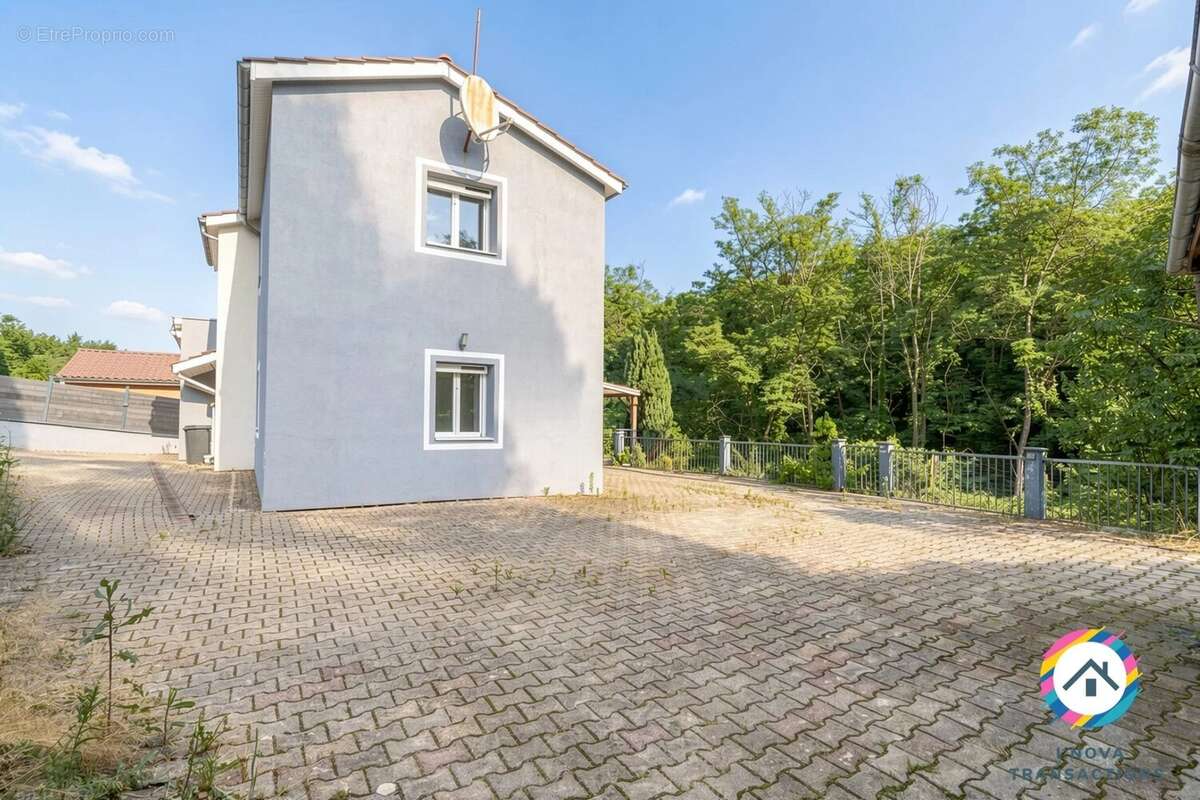 Maison à JASSANS-RIOTTIER