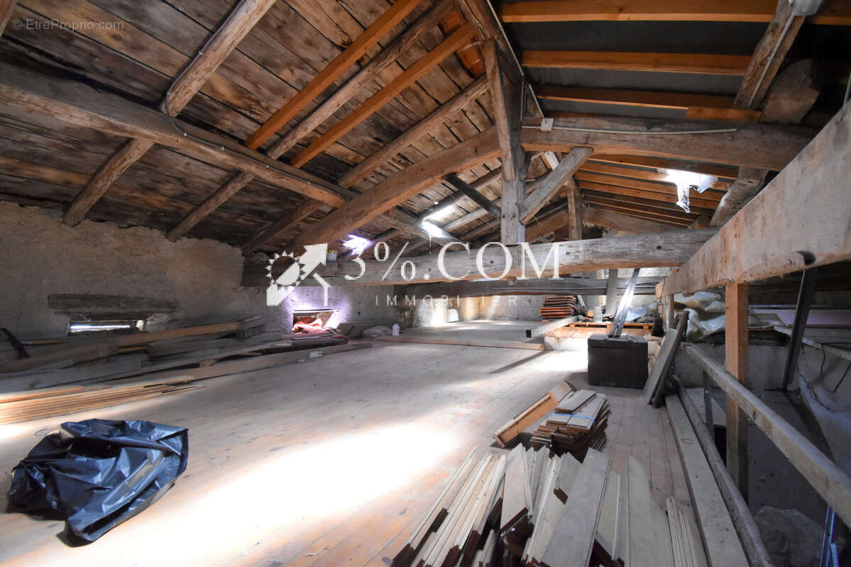 Maison de caractère de 280 m2 à rénover sur un terrain d'environ 950 m2 à FAVIERES - photo 24