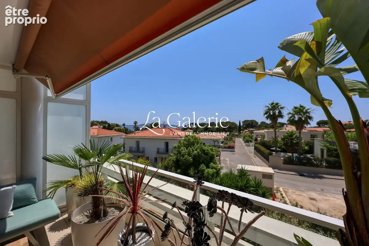 Appartement 4 pièces 83 m² à vendre à Carqueiranne (83320) - photo 2