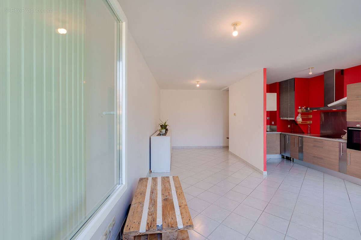 Appartement 3 pièces 60.02 m²  loi Carrez avec cave et garage en centre ville d'EVIAN-LES-BAINS - photo 10