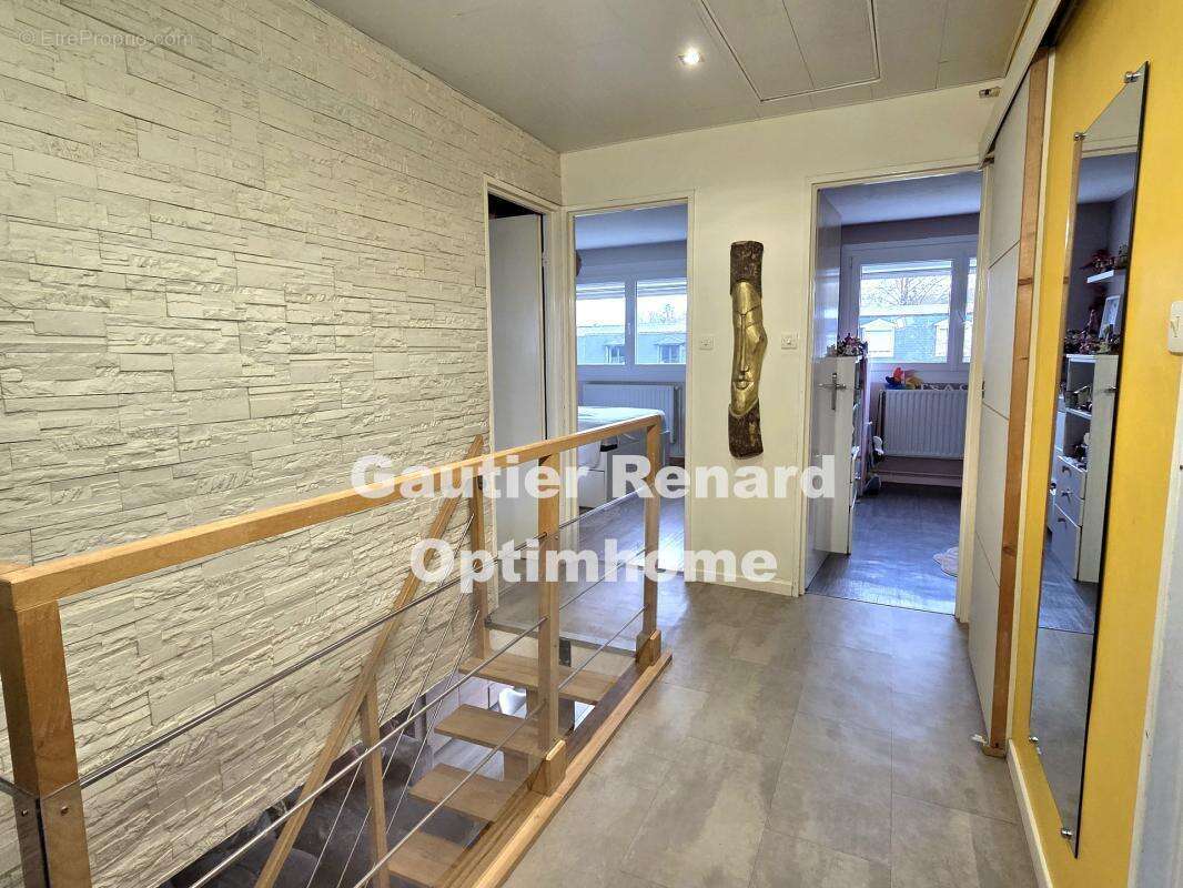 Maison semi‑individuelle entièrement rénovée – Secteur très prisé du Rôleur – 5 pièces SAINT SAULVE (59) - photo 6
