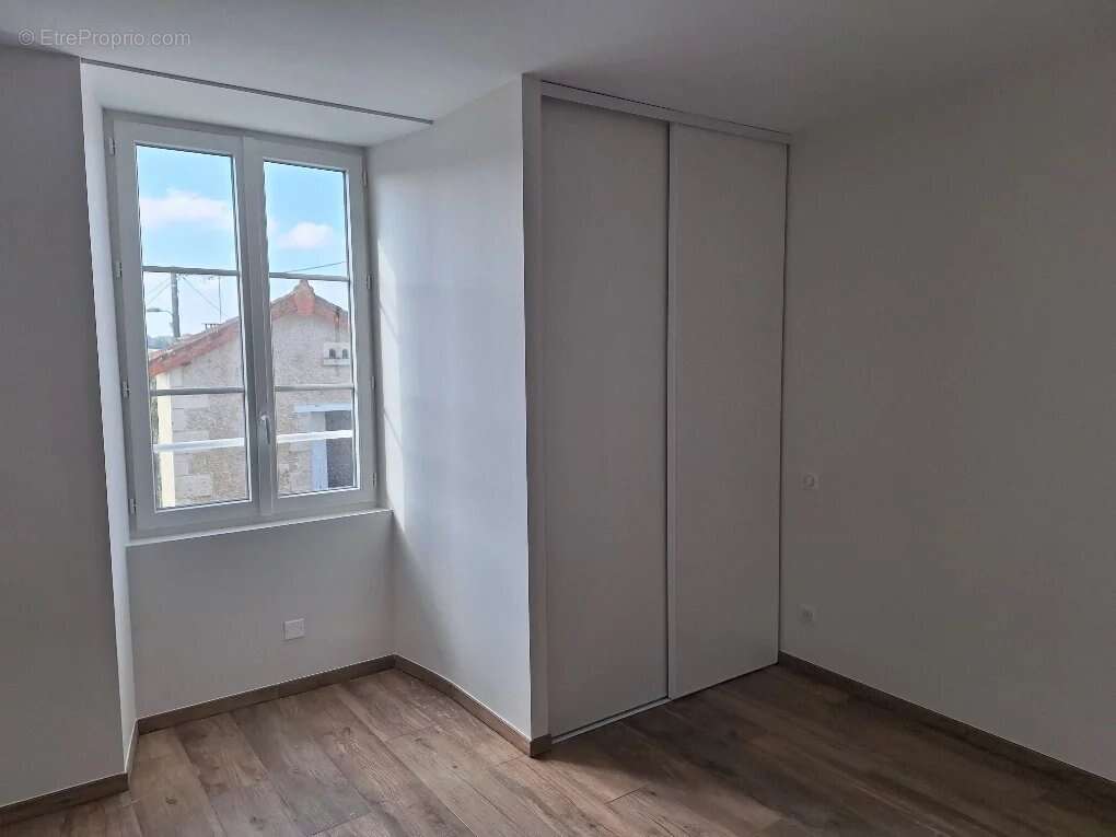 Maison à SAINT-LAURENT-DE-CERIS