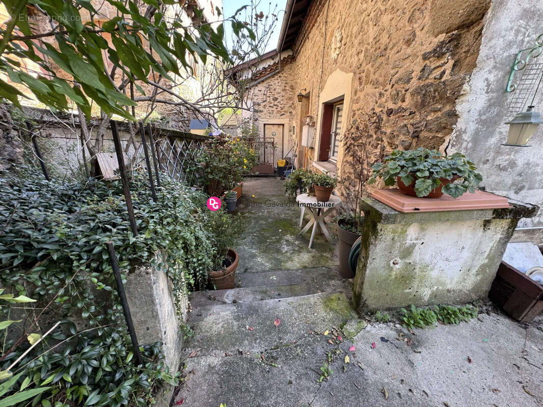 Maison à LIVINHAC-LE-HAUT