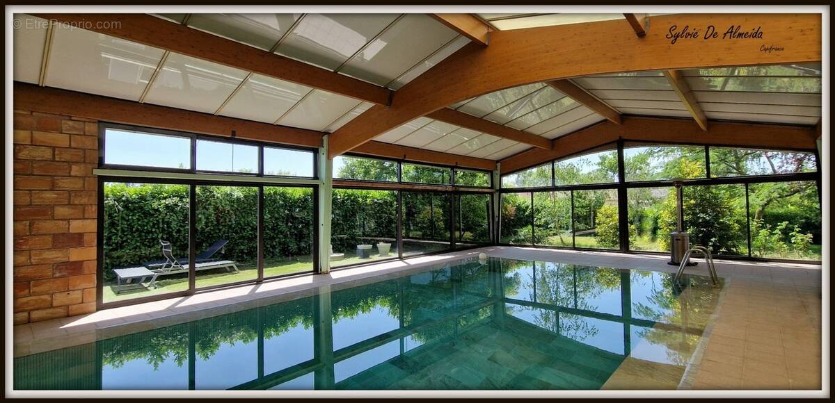 Propriete à vendre 8 pièces 285 m² REPLONGES (01), Piscine, 4 suites, double garage, terrain 2136 m² - photo 1