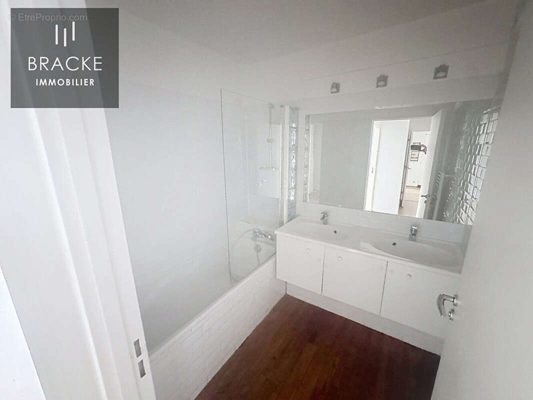 Appartement à COURBEVOIE