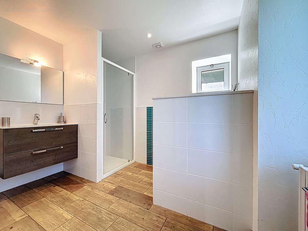 Maison à SAINT-CERNIN-DE-LARCHE