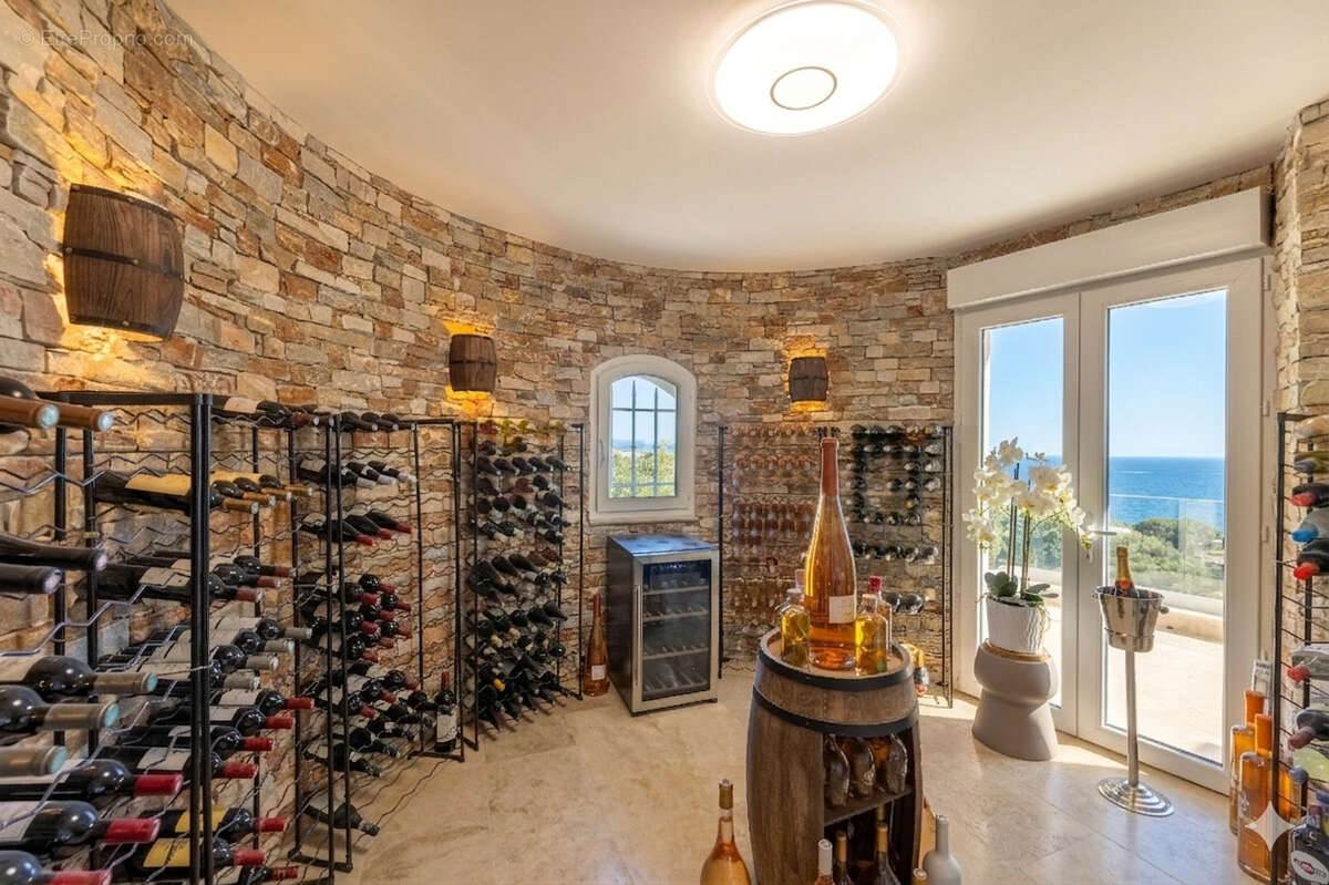 Maison à ROQUEBRUNE-SUR-ARGENS