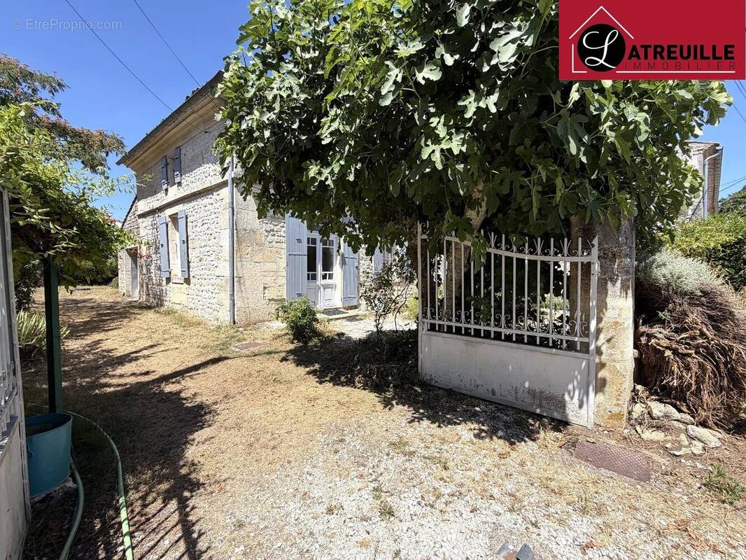 Maison à CHAMPAGNOLLES