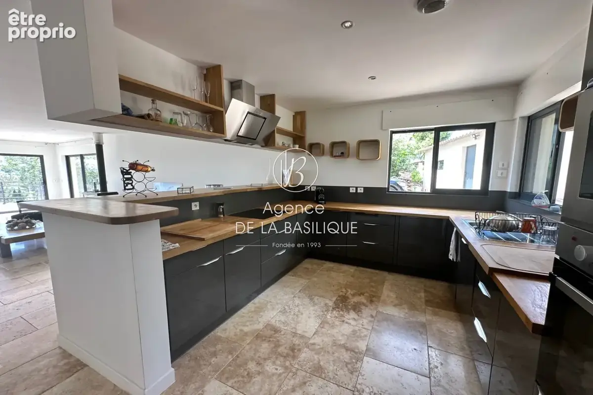 Maison 6 pièces 172 m² à vendre à Montfort-Sur-Argens (83570) - photo 8