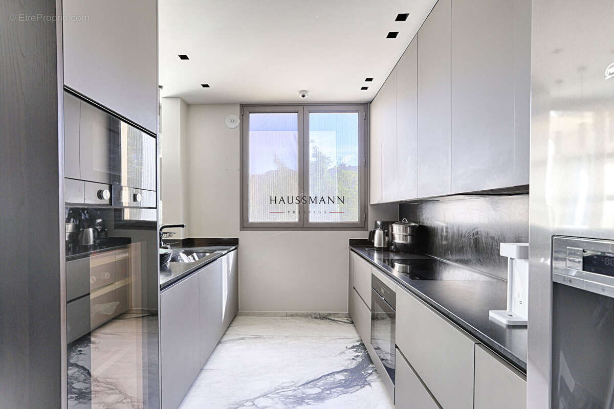 Appartement à NEUILLY-SUR-SEINE