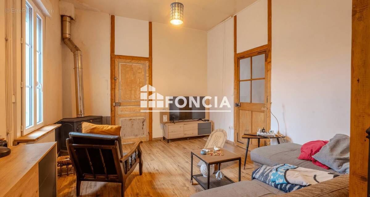 Maison à MONTFORT-LE-GESNOIS