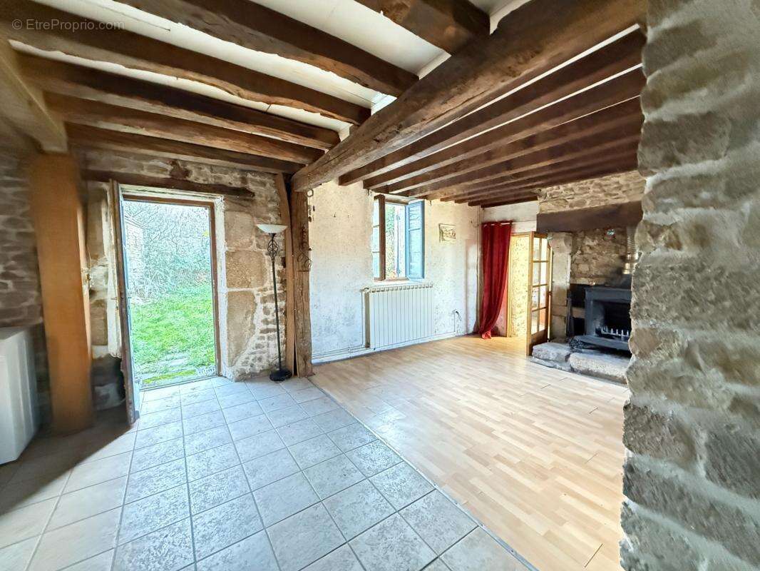 BELLE OPPORTUNITE ! Maison en pierre de 165m², pleine de charme, 4 chambres, Cour intérieure de 379m² 93 000 € - photo 21