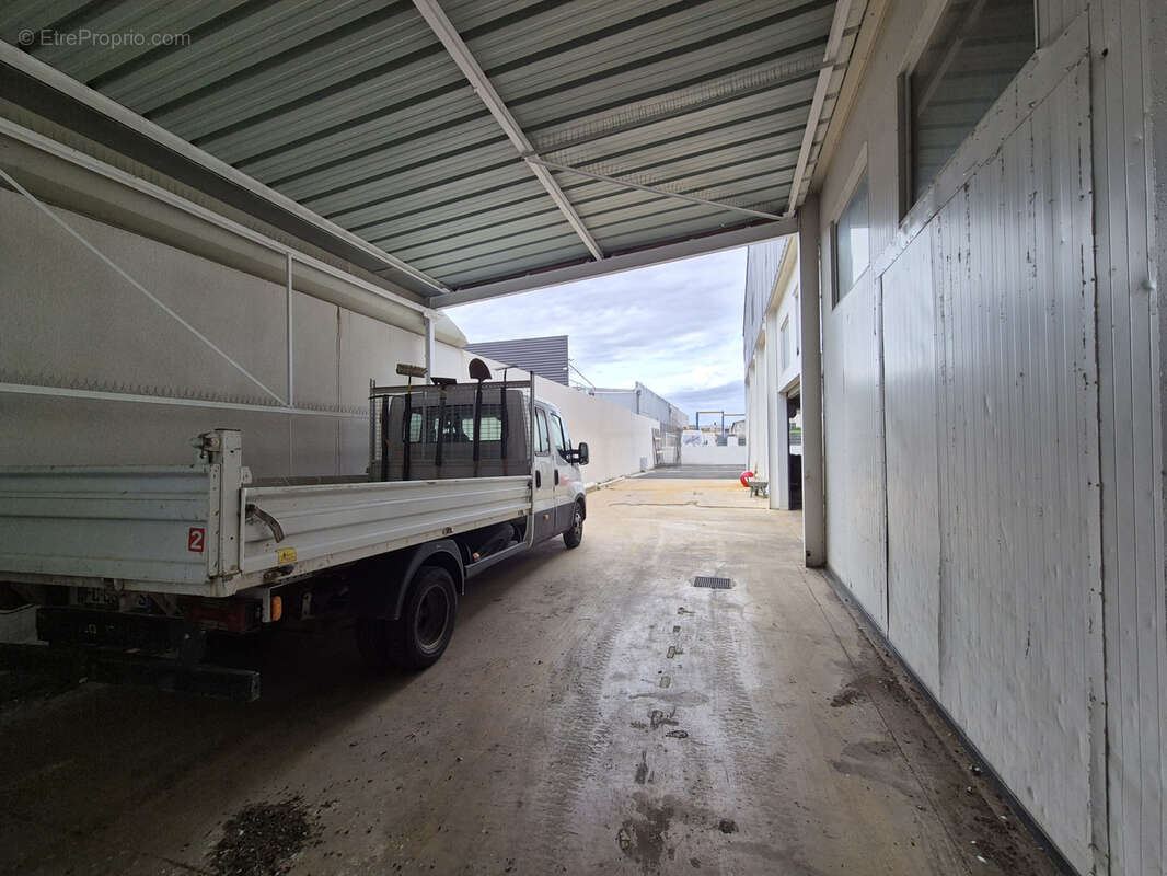Local commercial 1000m2 Saint-Esteve - photo 6