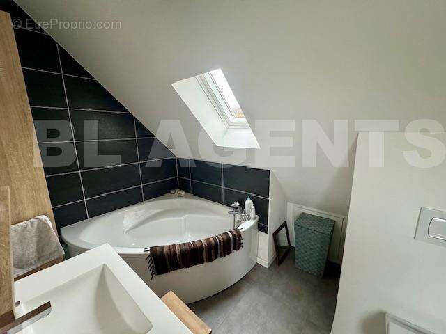 image3 - Maison à SAINT-SYMPHORIEN-LE-CHATEAU