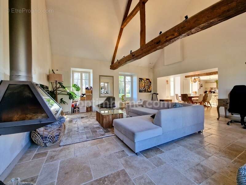 Maison à AVRAINVILLE