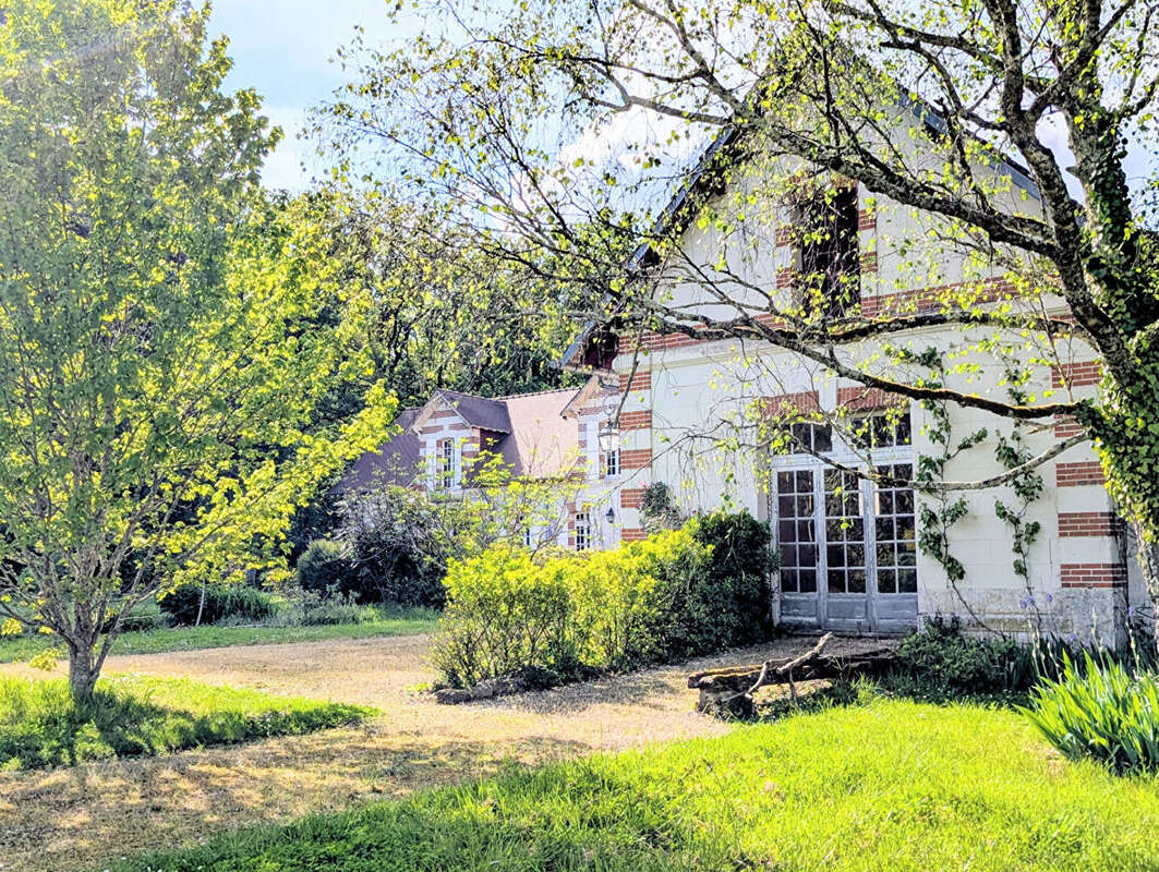 Maison à VALLIERES-LES-GRANDES