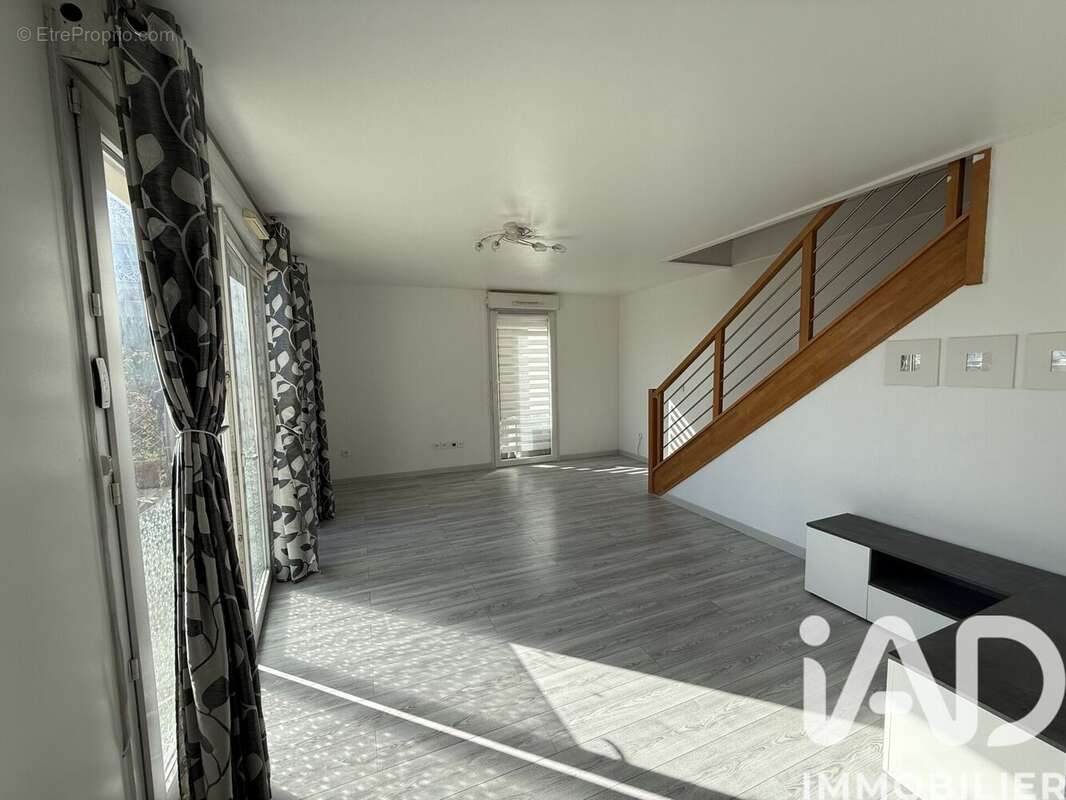 Photo 2 - Appartement à MOISSY-CRAMAYEL