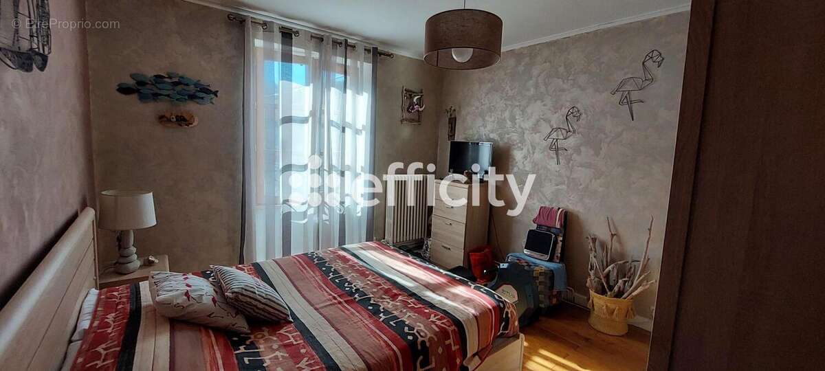 Maison à SAINT-SIMEON-DE-BRESSIEUX