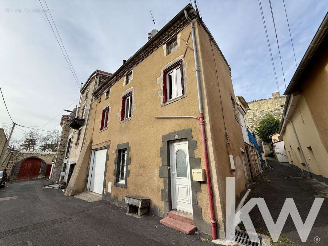 Maison à LA ROCHE-BLANCHE