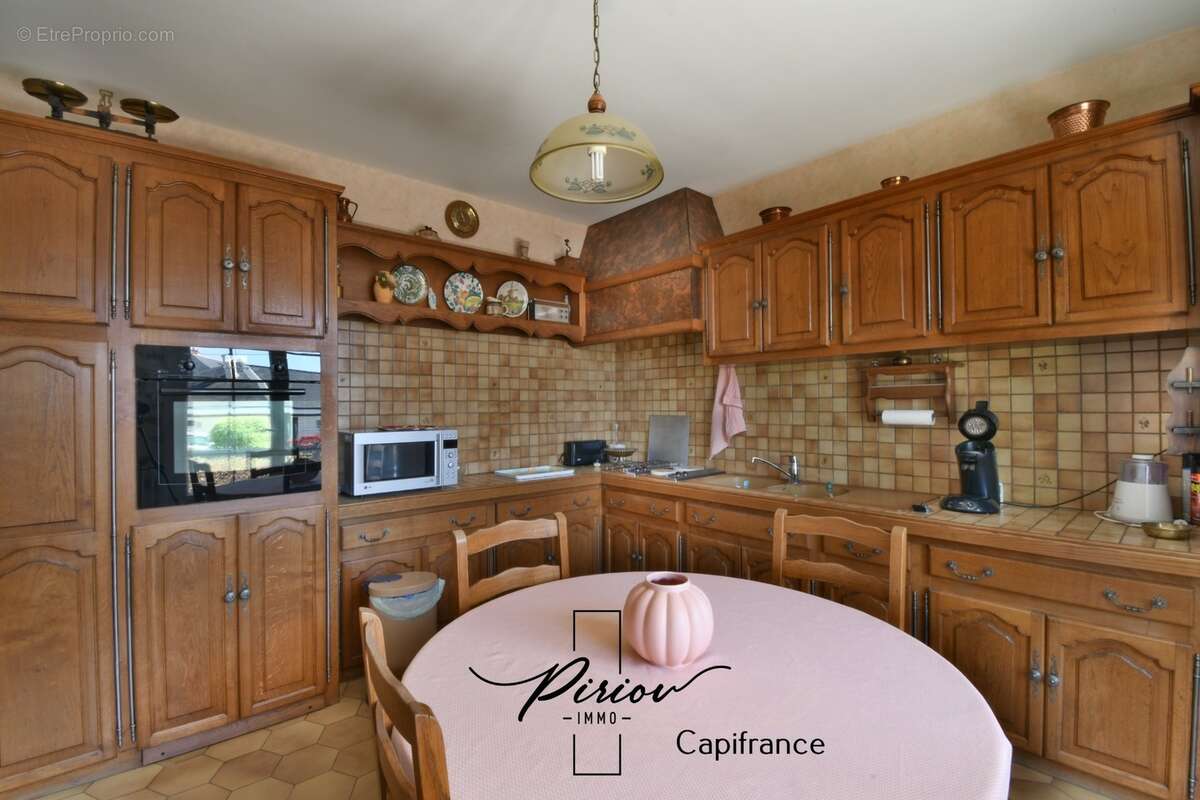 Maison familiale au coeur de Doué la Fontaine - Potentiel de 6 chambres - photo 9