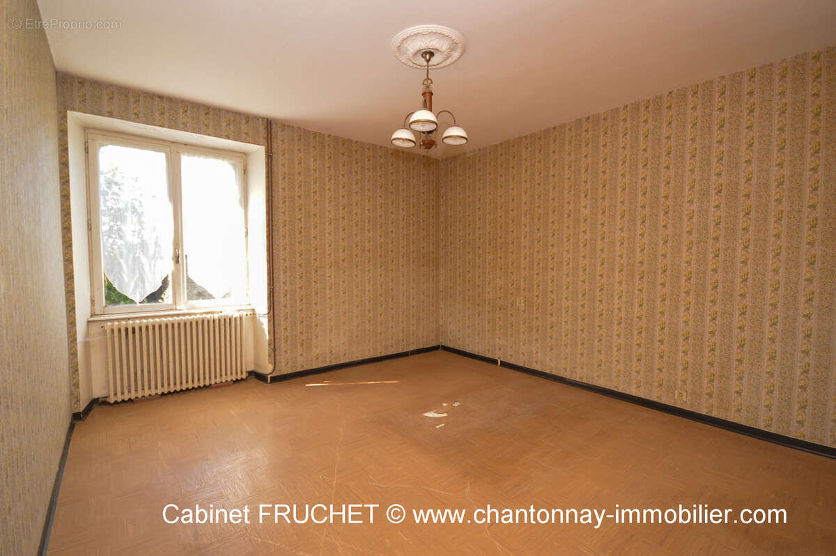 Maison à SAINT-PIERRE-DU-CHEMIN