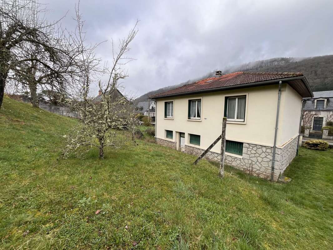 Maison - Maison à BORT-LES-ORGUES