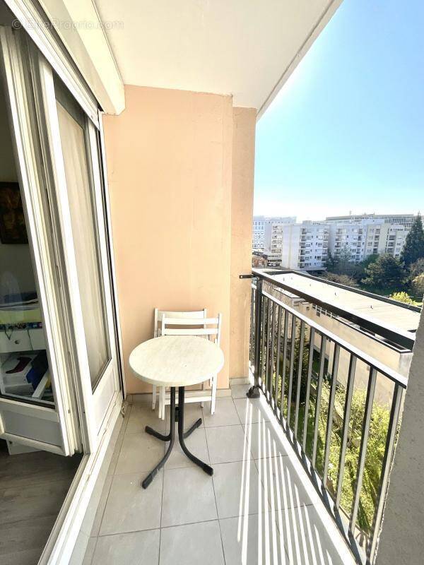 Appartement à MONTROUGE