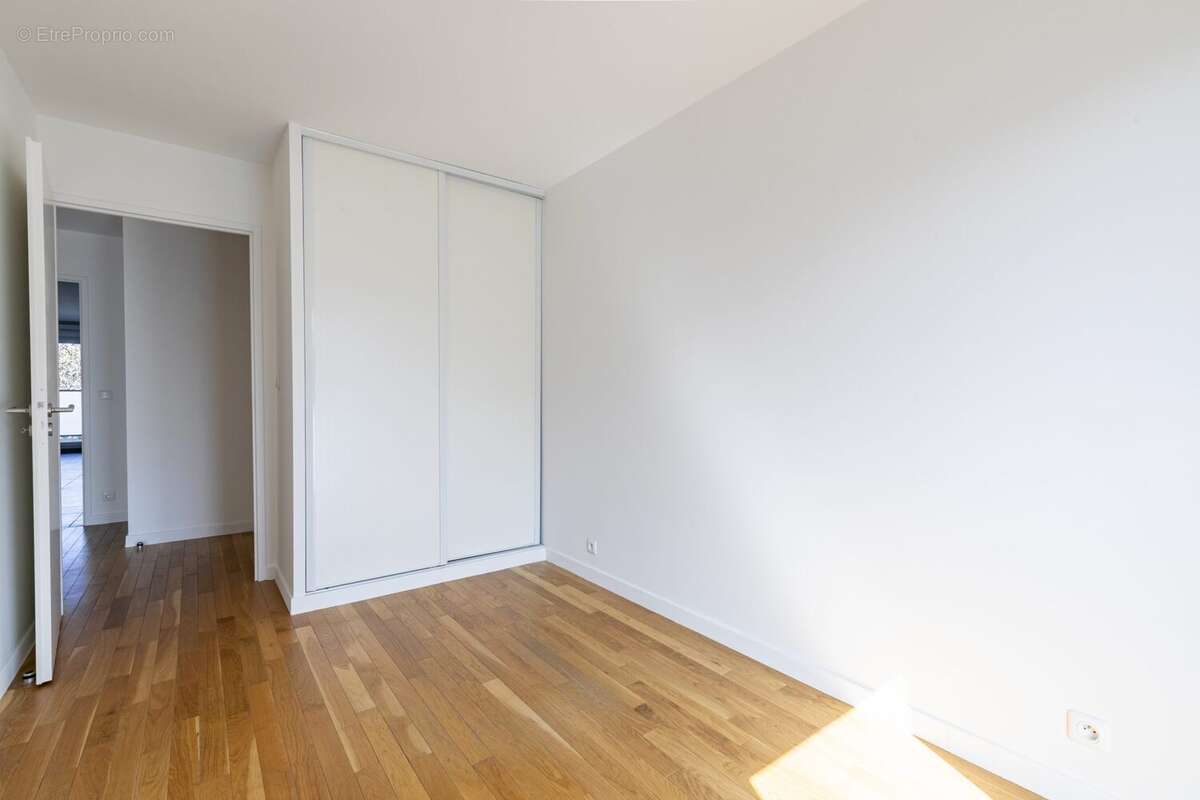 Appartement 63 m² à Nanterre  - photo 8