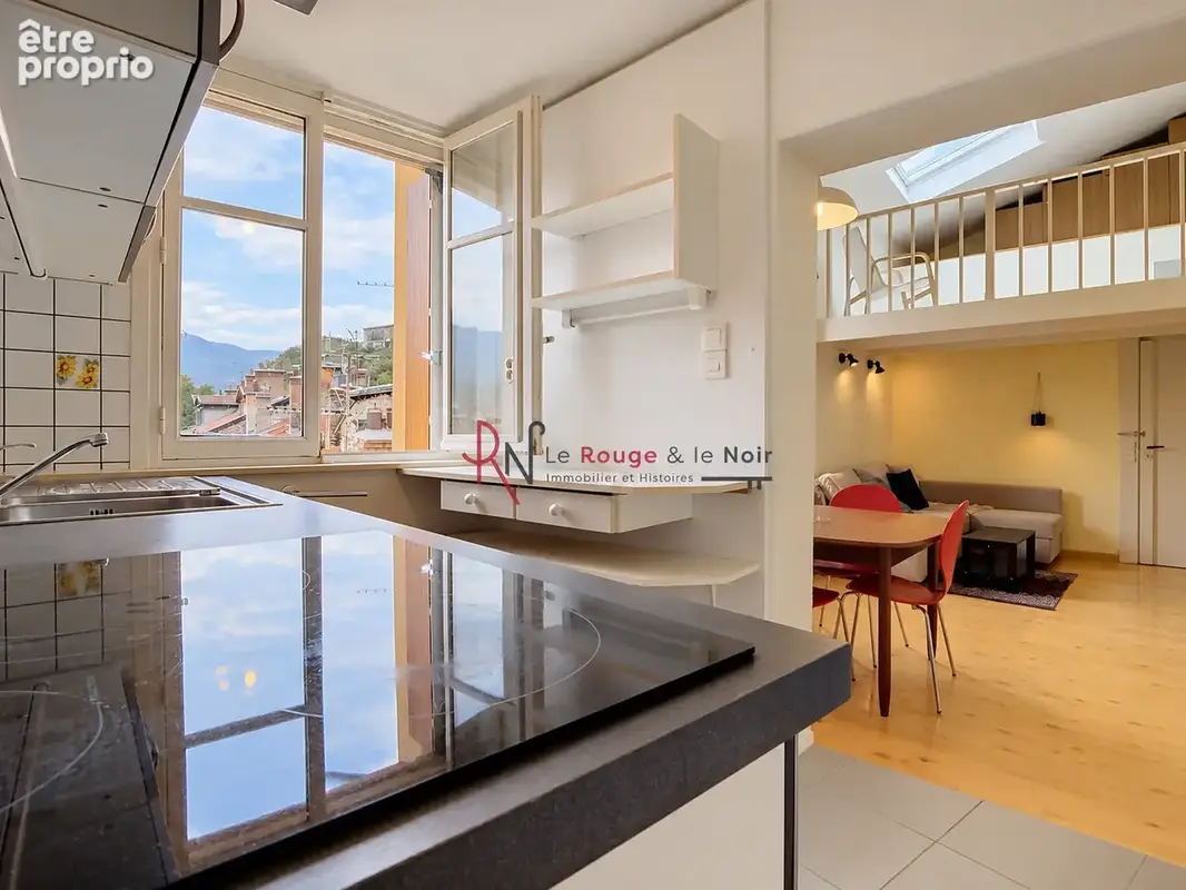 Exclusivité hyper-centre : T2 duplex atypique en dernier étage - photo 2
