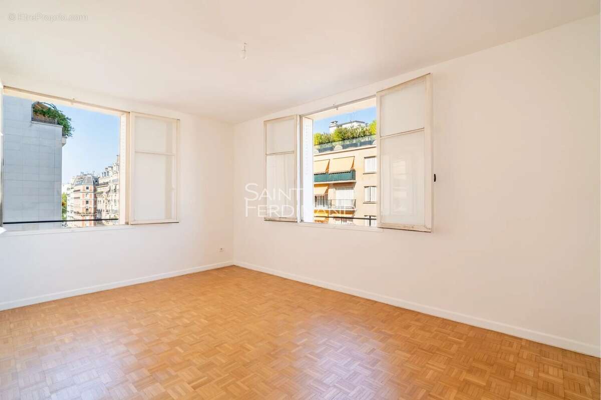 Appartement à PARIS-17E