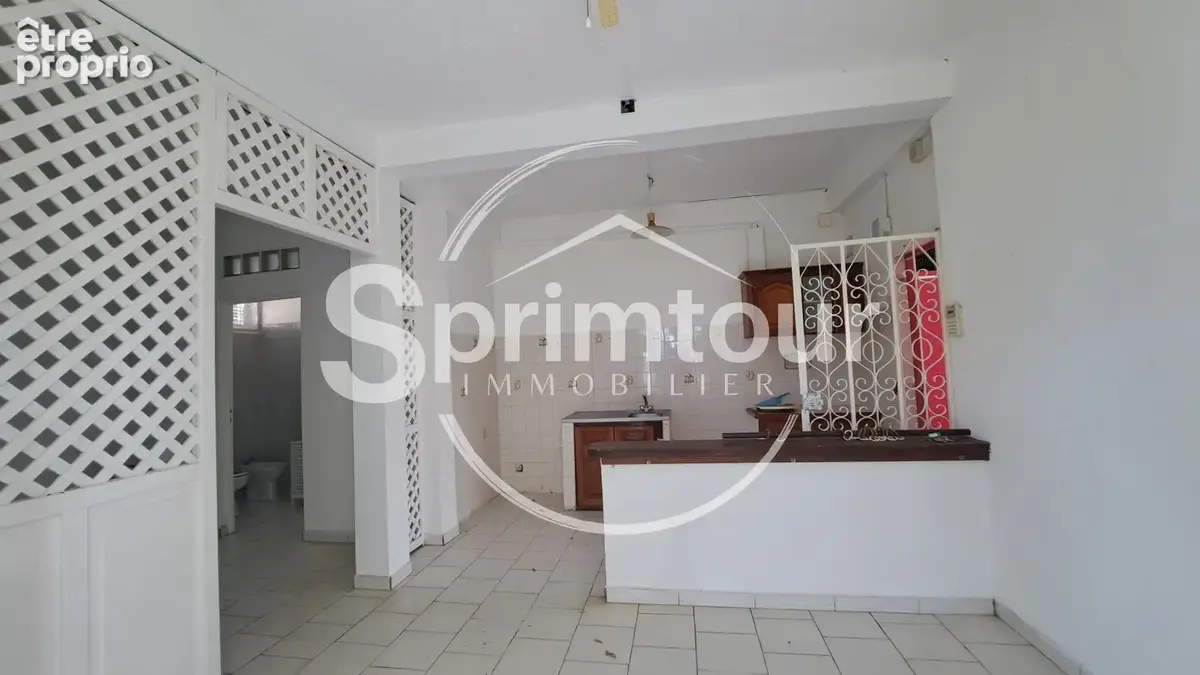 SAINT-CLAUDE-Villa T4 avec jardin, terrasse vue mer et studio indépendant + double garage - photo 22