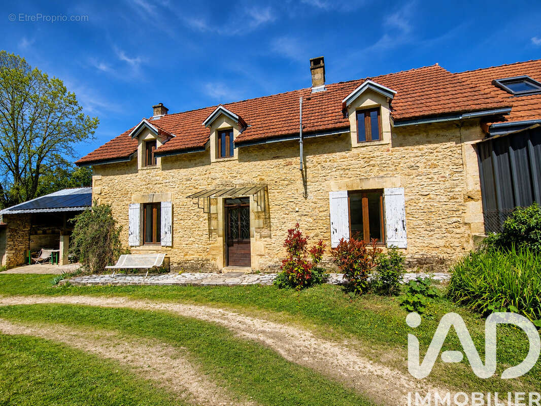 Photo 2 - Maison à MARCILLAC-SAINT-QUENTIN