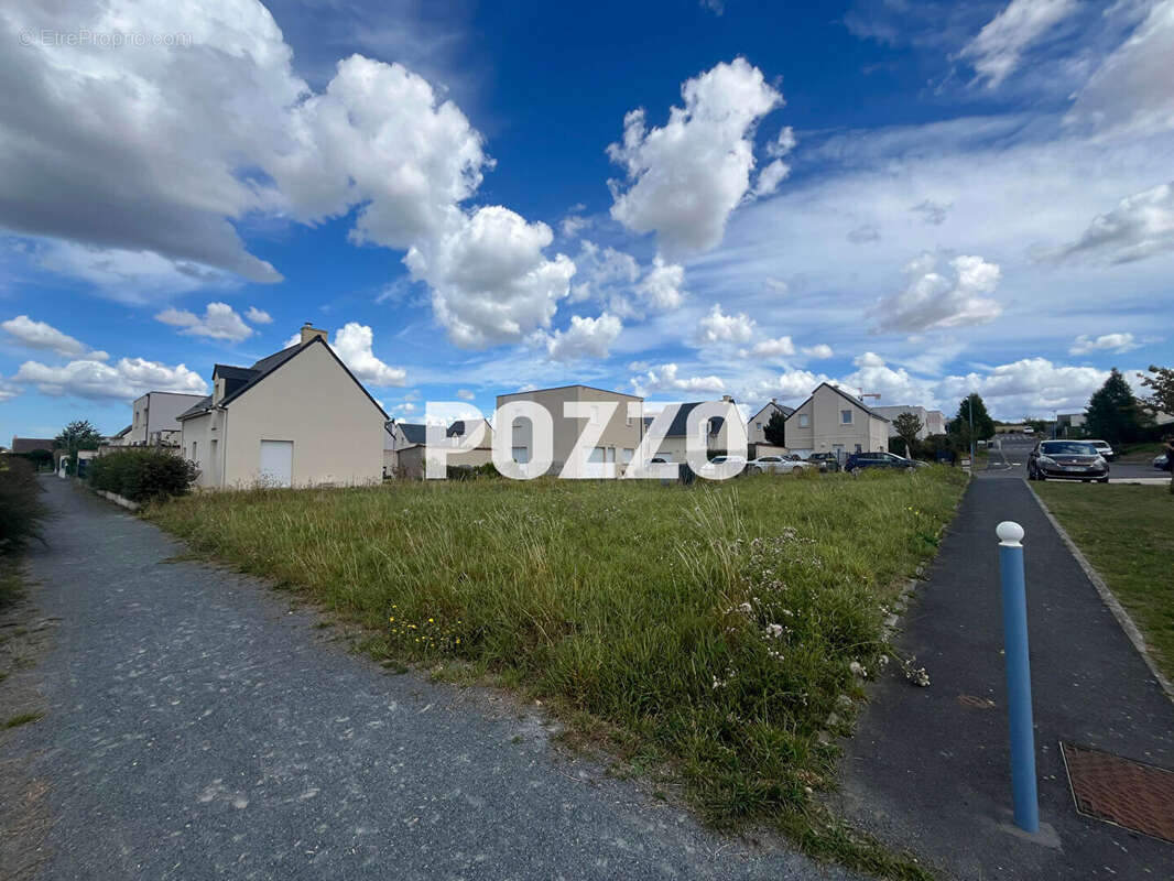 Terrain à FLEURY-SUR-ORNE