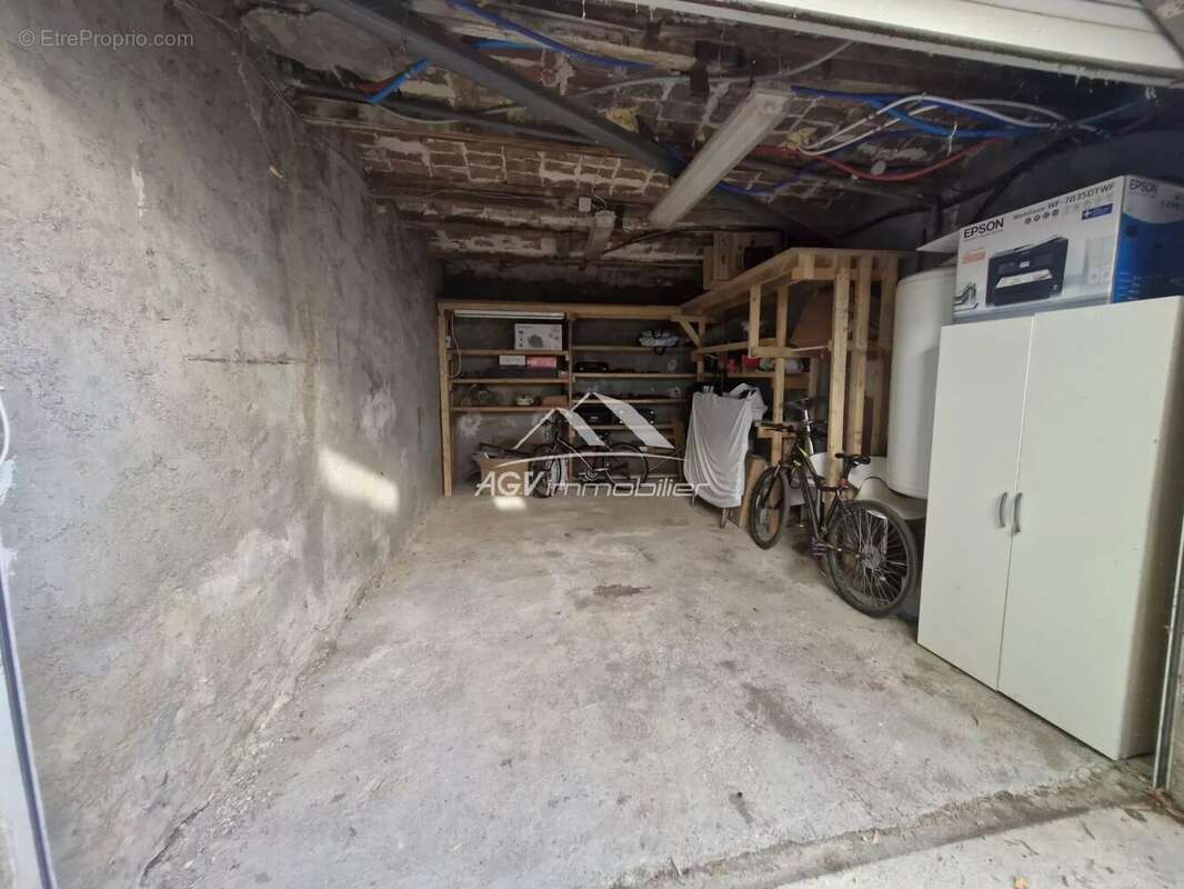 A Saint-Hilaire-De-Brethmas maison avec deux appartements, garage et jardin - photo 26