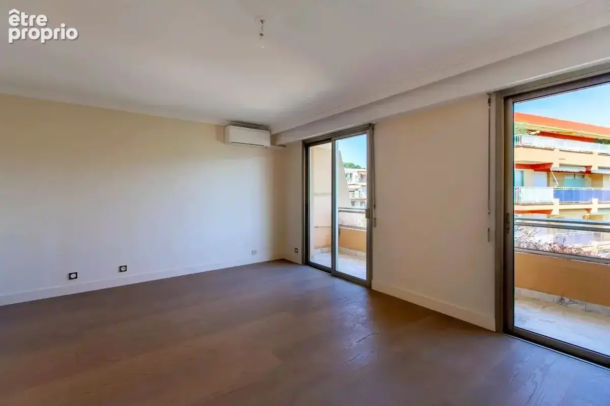 NICE CIMIEZ - Superbe 4 pièces de 153m2 avec solarium de 140 m2,cave et garage - photo 8