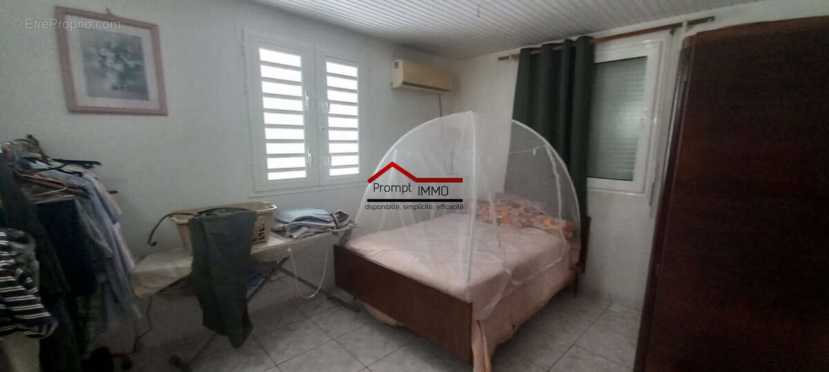 RDC -  CH de 12.90 m2 - Maison à LA TRINITE