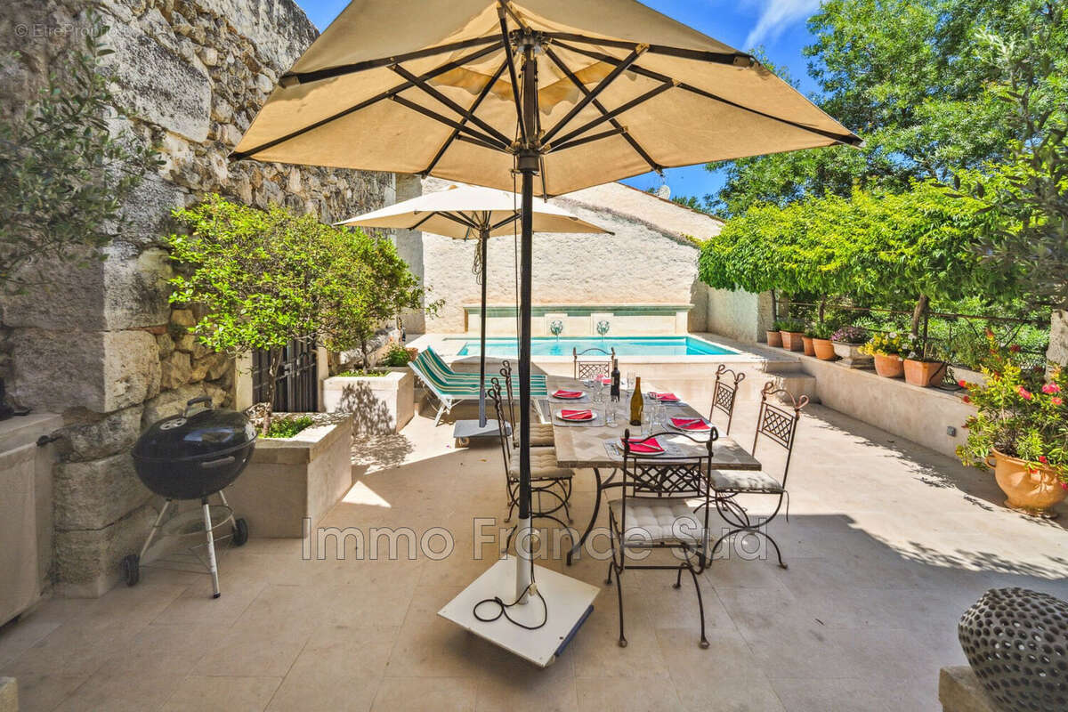 Maison à ENTRECASTEAUX