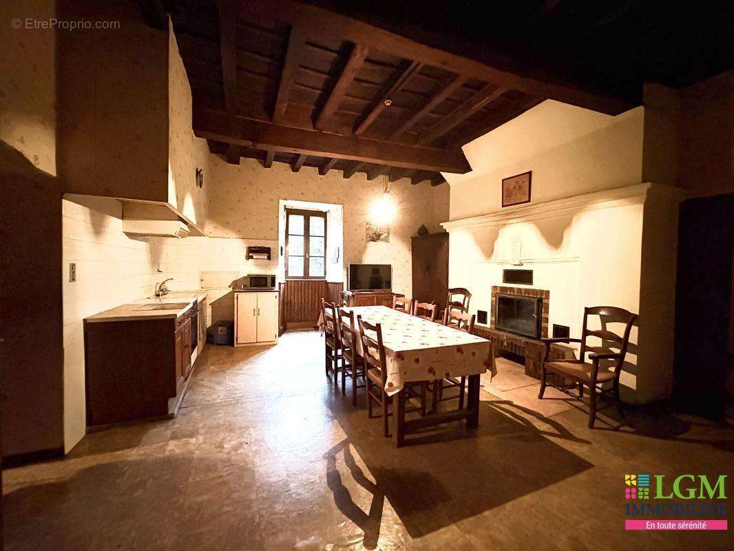 Maison à LABESSIERE-CANDEIL