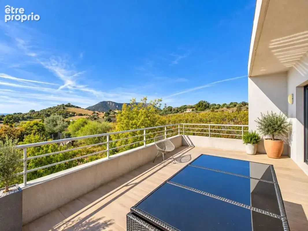 Villa contemporaine avec terrain piscinable a afa - photo 2