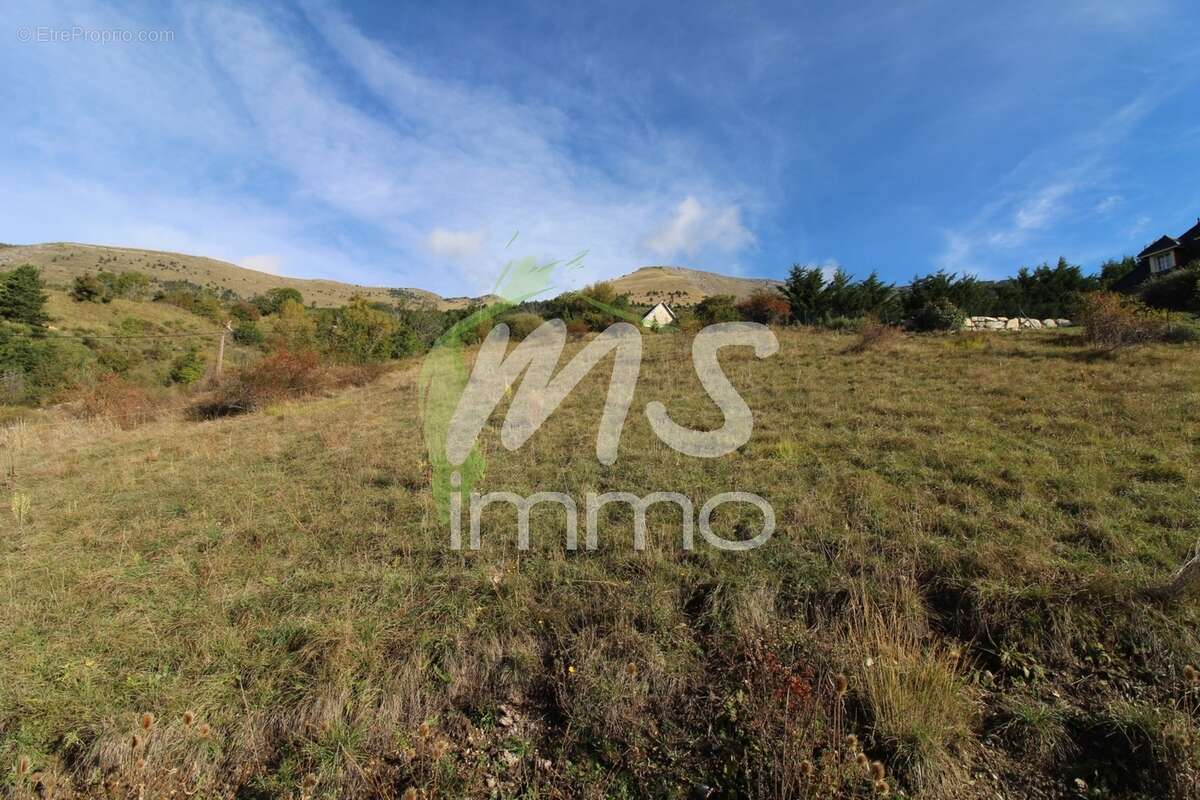 Terrain à LA ROCHE-DES-ARNAUDS